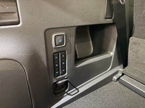 New 2026 Ford Expedition Platinum image 13