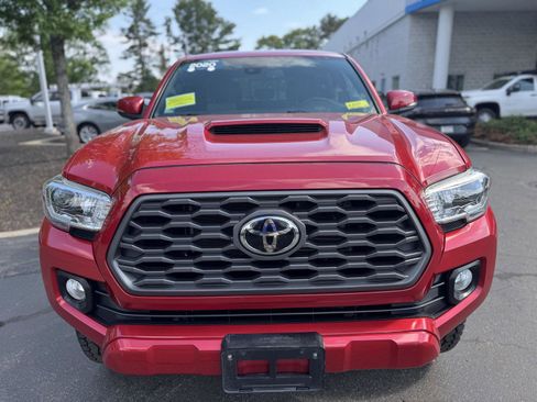 Used 2020 Toyota Tacoma TRD Sport w/ Technology Package AWD/4WD image 2