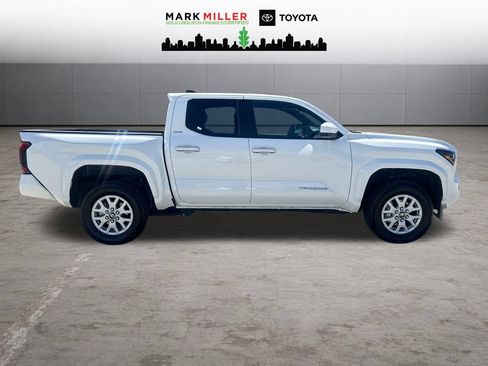 Certified 2025 Toyota Tacoma SR5 AWD/4WD image 7
