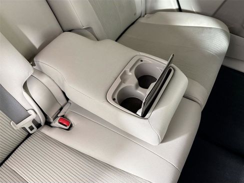 Used 2015 Toyota Venza LE image 39