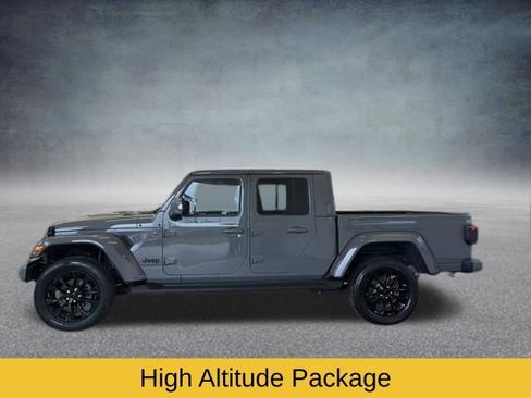 Used 2022 Jeep Gladiator Overland image 12