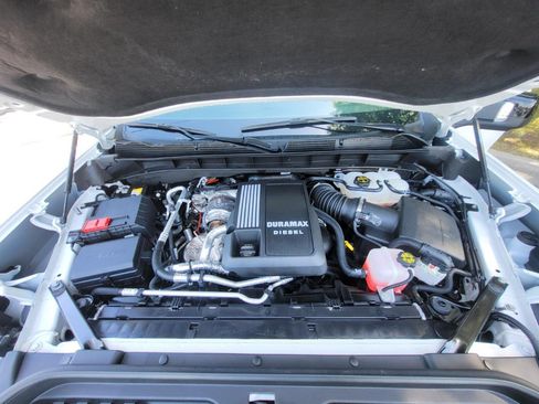 Used 2025 GMC Sierra 1500 AT4 w/ Technology Package AWD/4WD image 9