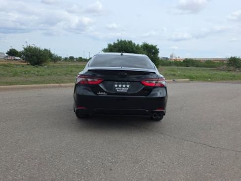 Used 2022 Toyota Camry SE FWD image 7
