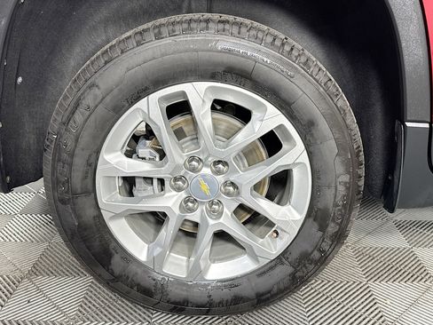 Used 2021 Chevrolet Traverse LT FWD image 32