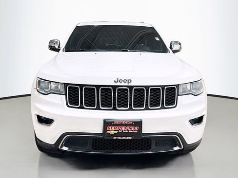 Used 2017 Jeep Grand Cherokee Limited image 3