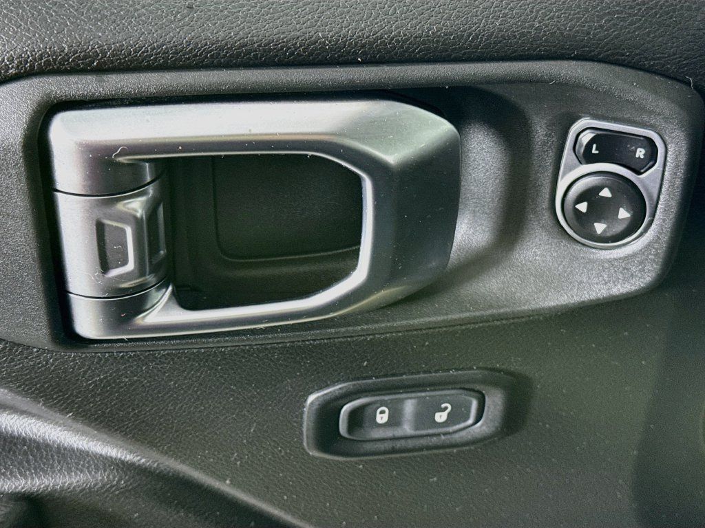 Used 2025 Jeep Wrangler Sport AWD/4WD image 22