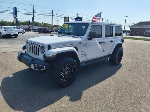 Used 2018 Jeep Wrangler Unlimited Sahara AWD/4WD image 12