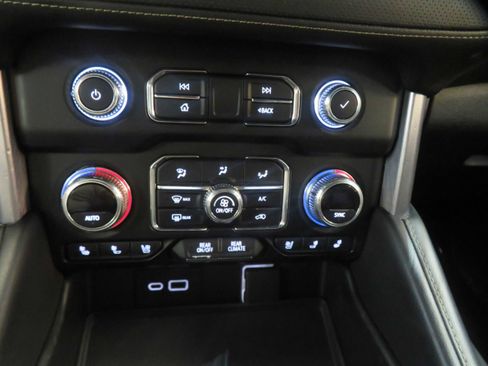 Used 2021 GMC Yukon XL SLT RWD image 44