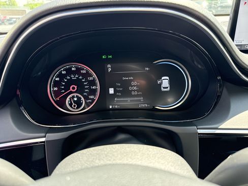 Used 2025 Genesis GV70 2.5T AWD/4WD image 9