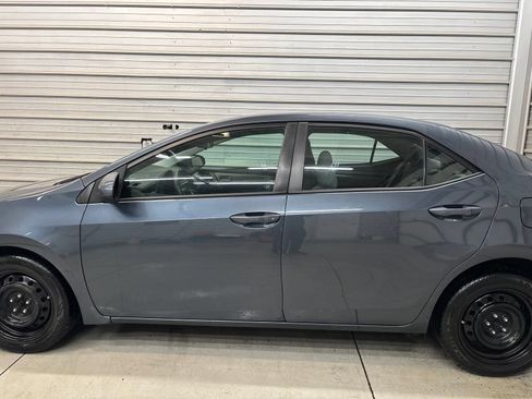 Used 2018 Toyota Corolla LE FWD image 7