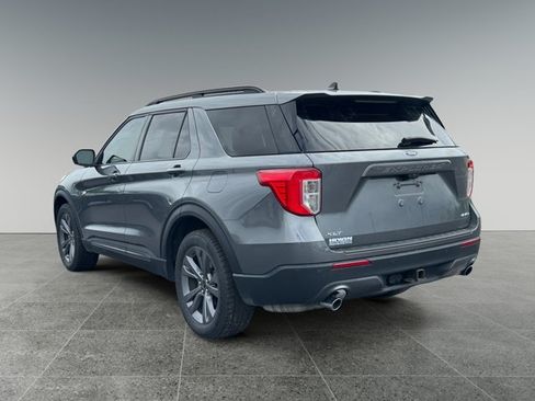 Used 2022 Ford Explorer XLT w/ Equipment Group 202A AWD/4WD image 4