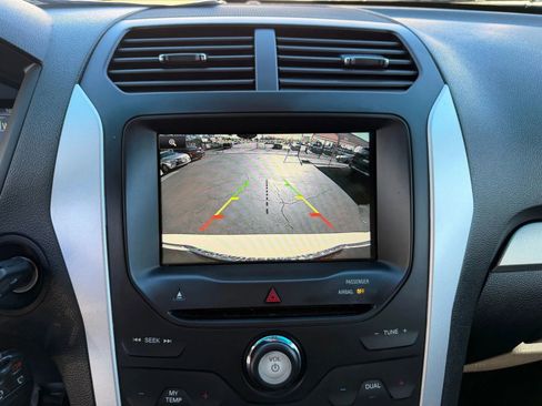 Used 2015 Ford Explorer XLT w/ Equipment Group 202A image 48