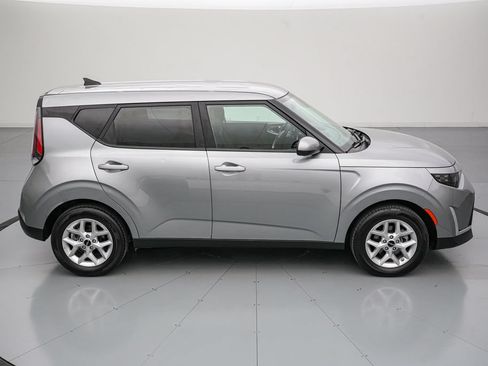 Used 2025 Kia Soul LX FWD image 4