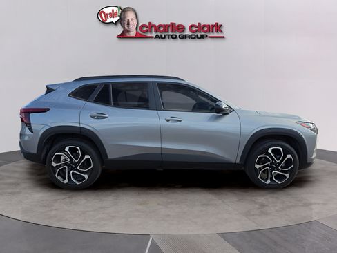 Used 2025 Chevrolet Trax RS w/ Driver Confidence Package FWD image 7