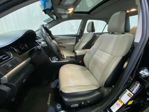 Certified 2016 Toyota Camry SE w/ Moonroof Package image 10