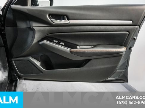 Used 2025 Nissan Altima 2.5 SR FWD image 47