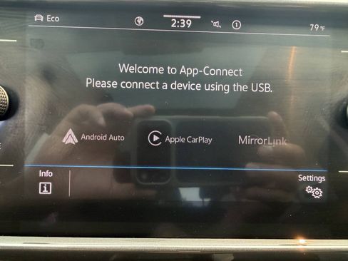 Used 2022 Volkswagen Taos SEL AWD/4WD image 18