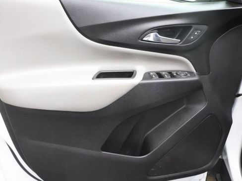 Used 2020 Chevrolet Equinox LT FWD image 16