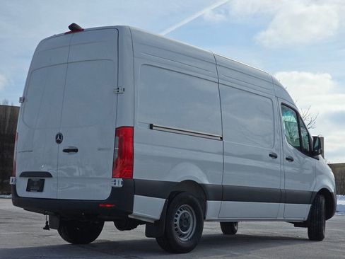 Used 2025 Mercedes-Benz Sprinter 2500 image 13