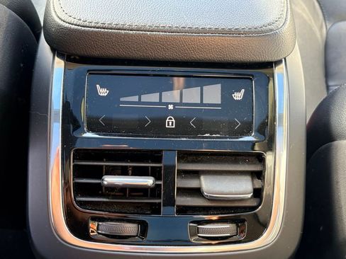 Used 2021 Volvo XC90 T5 Momentum w/ Advanced Package image 16