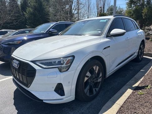 Used 2023 Audi e-tron Premium w/ Convenience Plus Package image 3