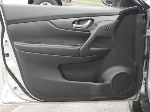 Used 2019 Nissan Rogue SV w/ Premium Package image 32