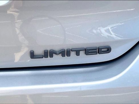 Used 2021 Toyota Highlander Limited FWD image 8