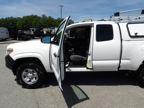 Used 2022 Toyota Tacoma SR RWD image 13