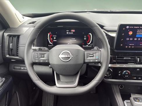New 2026 Nissan Pathfinder Platinum AWD/4WD image 9