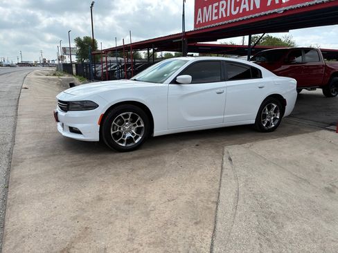 Used 2016 Dodge Charger SE w/ Power Sunroof Group AWD/4WD image 4