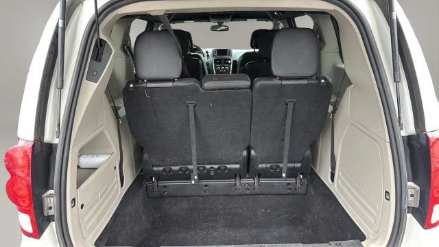 Used 2019 Dodge Grand Caravan SXT FWD image 16