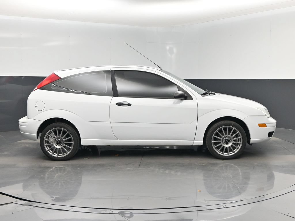 Used 2007 Ford Focus S FWD image 2