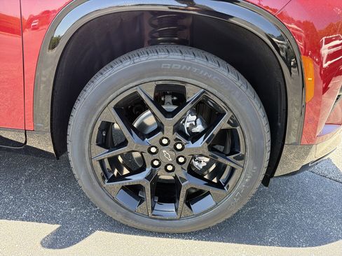 New 2026 Chevrolet Traverse RS w/ LPO, Floor Liner Package FWD image 12