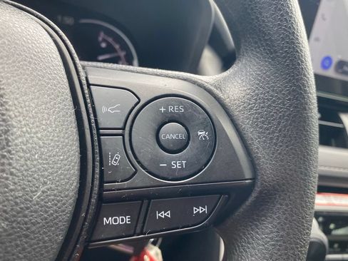 Used 2025 Toyota RAV4 LE FWD image 28