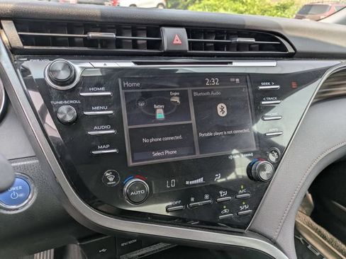 Used 2020 Toyota Camry XLE FWD image 13