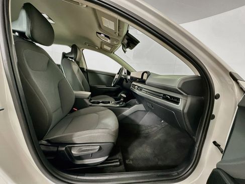 Used 2025 Kia K4 FWD image 29