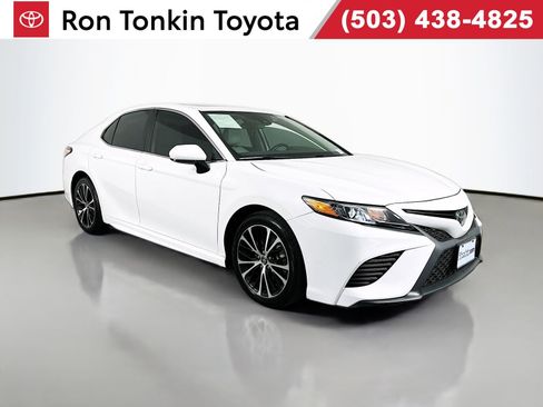 Used 2020 Toyota Camry SE image 1
