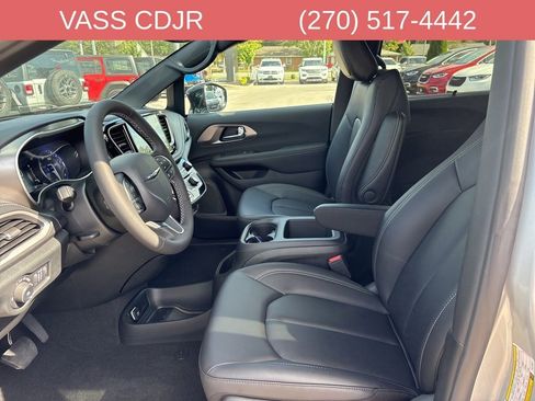 New 2026 Chrysler Pacifica Select image 28