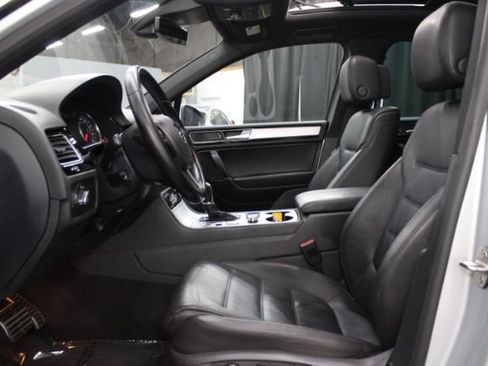 Used 2017 Volkswagen Touareg Wolfsburg Edition image 14