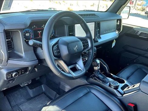 New 2025 Ford Bronco Badlands image 6