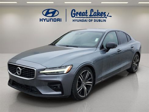 Used 2019 Volvo S60 T6 R-Design image 1