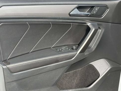 Used 2023 Volkswagen Tiguan SE FWD image 15