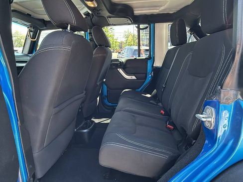 Used 2015 Jeep Wrangler Unlimited Rubicon AWD/4WD image 12