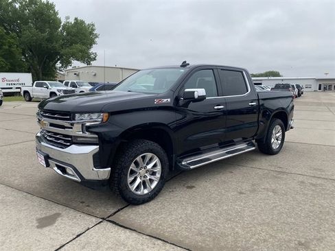 Used 2021 Chevrolet Silverado 1500 LTZ AWD/4WD image 3