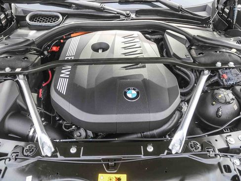 Used 2025 BMW 750e xDrive w/ Premium Package image 23