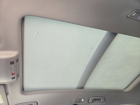 Used 2023 Volkswagen Taos SE w/ Panoramic Sunroof Package image 23