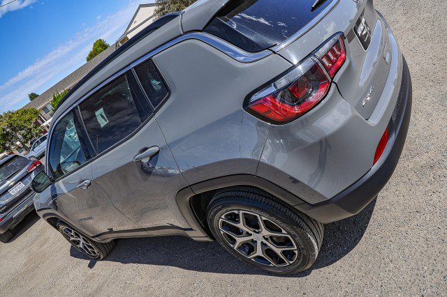 Used 2024 Jeep Compass Latitude AWD/4WD image 8