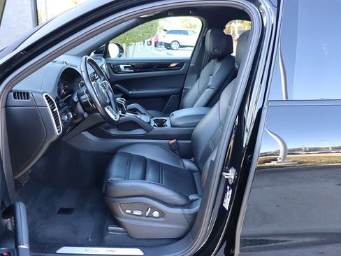 Used 2021 Porsche Cayenne Coupe image 36