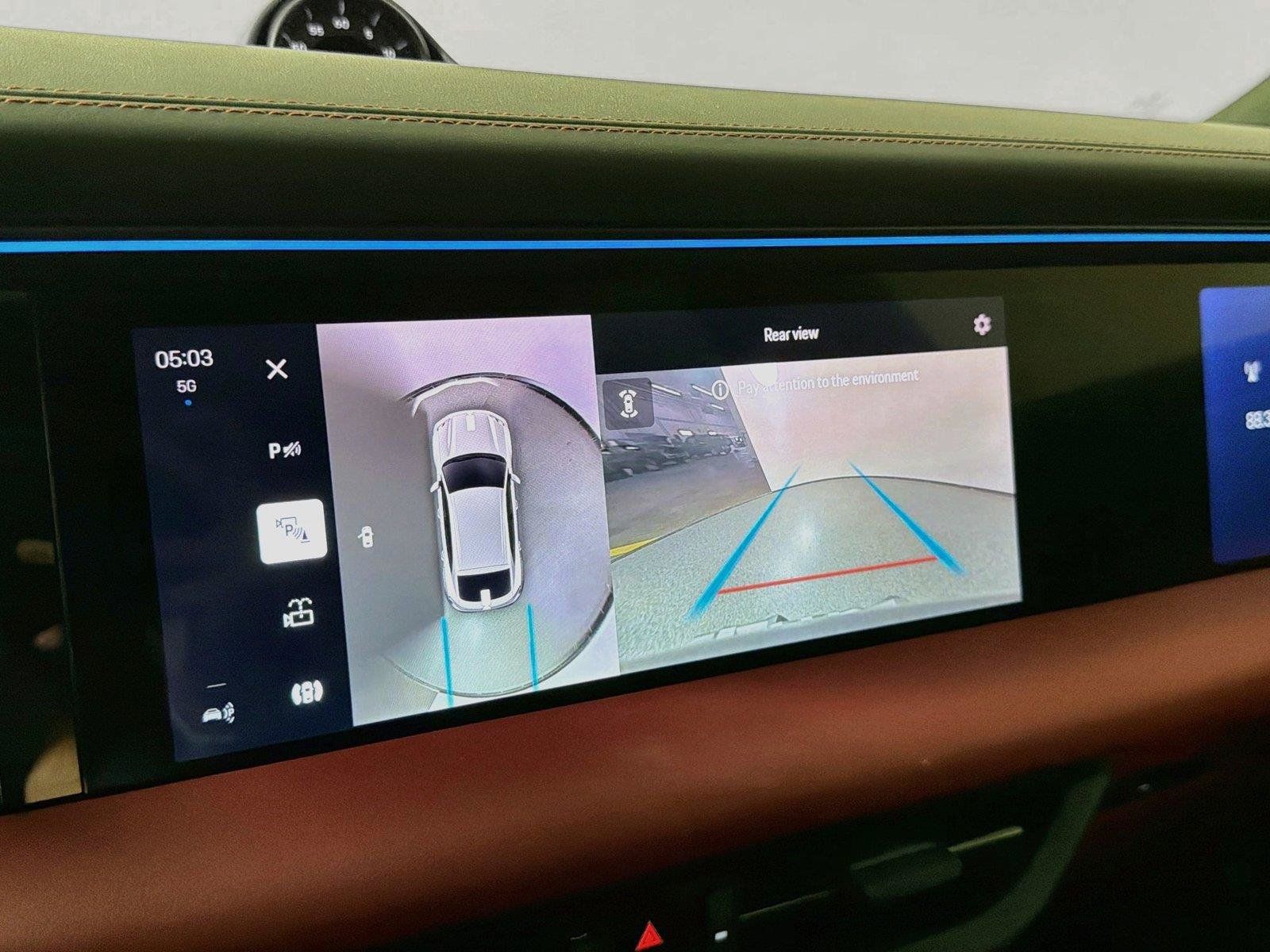 Certified 2025 Porsche Macan Turbo Electric AWD/4WD image 23
