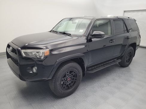 Used 2018 Toyota 4Runner SR5 AWD/4WD image 2